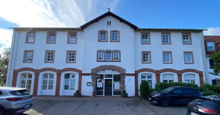 Cafe Hotel Gutshof 1 768x401