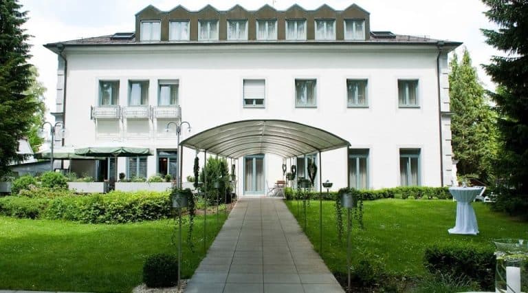 Hotel am Schlos GmbH 768x426